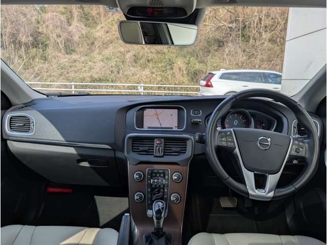 ボルボ Ｖ４０ Ｔ３　クラシックエディション R1年 (東北) 99