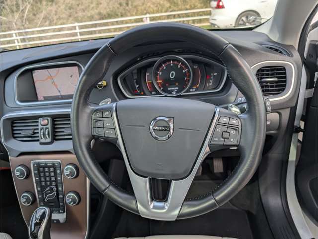 ボルボ Ｖ４０ Ｔ３　クラシックエディション R1年 (東北) 99
