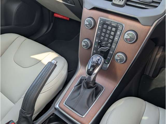 ボルボ Ｖ４０ Ｔ３　クラシックエディション R1年 (東北) 99