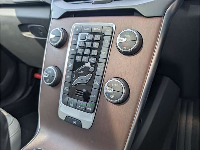 ボルボ Ｖ４０ Ｔ３　クラシックエディション R1年 (東北) 99