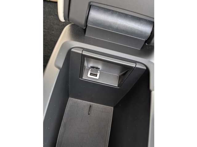 ボルボ Ｖ４０ Ｔ３　クラシックエディション R1年 (東北) 99