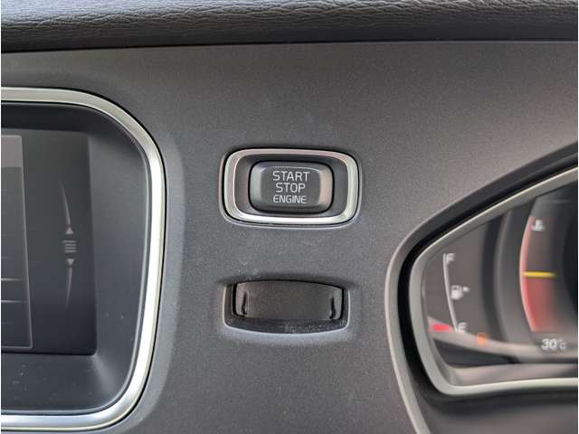 ボルボ Ｖ４０ Ｔ３　クラシックエディション R1年 (東北) 99