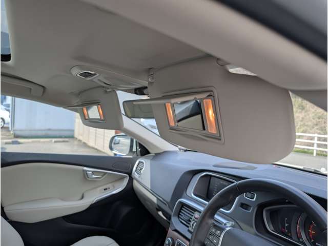 ボルボ Ｖ４０ Ｔ３　クラシックエディション R1年 (東北) 99