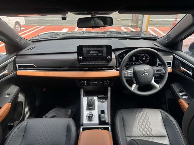 三菱 アウトランダーＰＨＥＶ ＰＨＥＶ ２．４ Ｐ ４ＷＤ R5年 (東海) 99