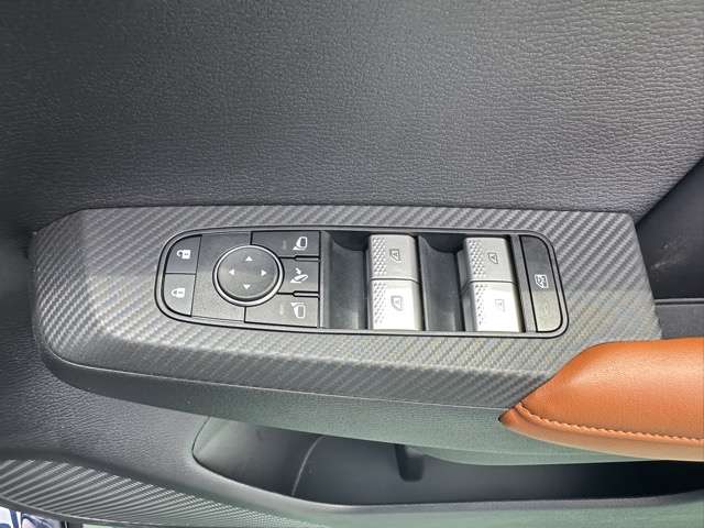 三菱 アウトランダーＰＨＥＶ ＰＨＥＶ ２．４ Ｐ ４ＷＤ R5年 (東海) 99