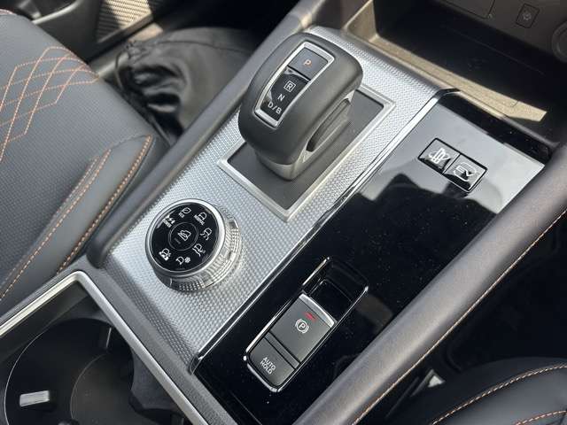 三菱 アウトランダーＰＨＥＶ ＰＨＥＶ ２．４ Ｐ ４ＷＤ R5年 (東海) 99