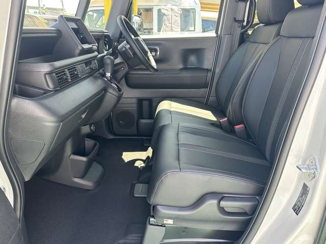 ホンダ Ｎ　ＢＯＸ カスタム ６６０ ターボ コーディネートスタイル ２トーン ４ＷＤ R7年 (東海) 99