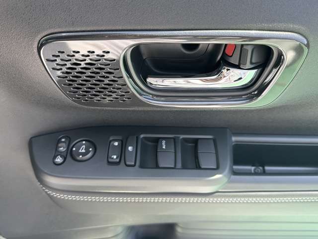 ホンダ Ｎ　ＢＯＸ カスタム ６６０ ターボ コーディネートスタイル ２トーン ４ＷＤ R7年 (東海) 99