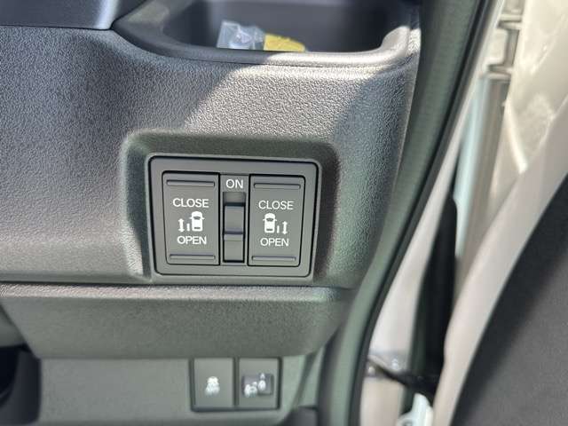 ホンダ Ｎ　ＢＯＸ カスタム ６６０ ターボ コーディネートスタイル ２トーン ４ＷＤ R7年 (東海) 99