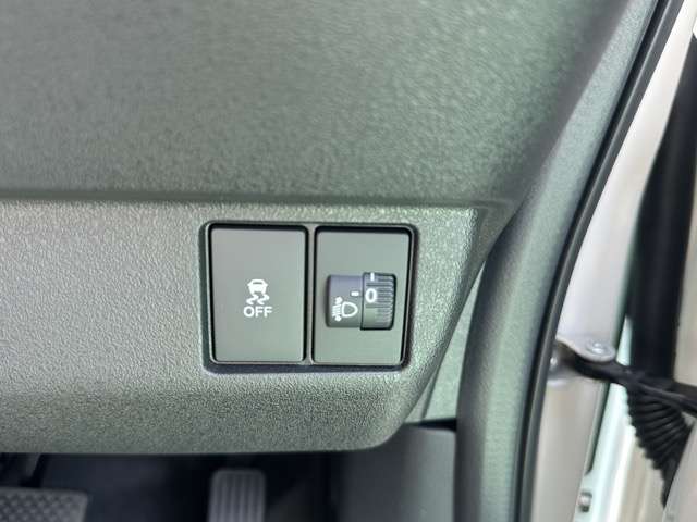 ホンダ Ｎ　ＢＯＸ カスタム ６６０ ターボ コーディネートスタイル ２トーン ４ＷＤ R7年 (東海) 99