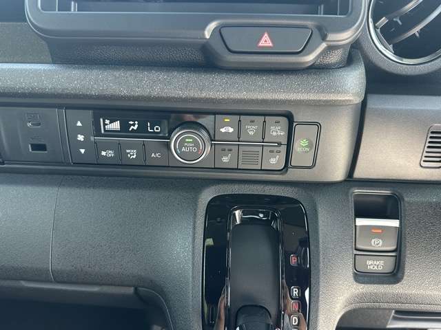 ホンダ Ｎ　ＢＯＸ カスタム ６６０ ターボ コーディネートスタイル ２トーン ４ＷＤ R7年 (東海) 99