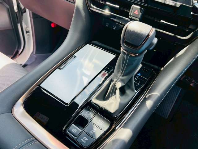 トヨタ アルファード　ハイブリッド ハイブリッド ２．５ Ｚ Ｅ－ＦＯＵＲ ４ＷＤ R6年 (東海) 99