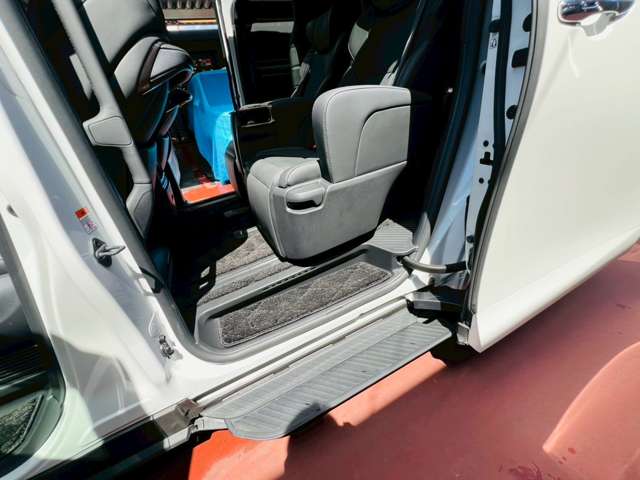 トヨタ アルファード　ハイブリッド ハイブリッド ２．５ Ｚ Ｅ－ＦＯＵＲ ４ＷＤ R6年 (東海) 99