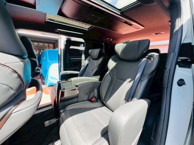 トヨタ アルファード　ハイブリッド ハイブリッド ２．５ Ｚ Ｅ－ＦＯＵＲ ４ＷＤ R6年 (東海) 99