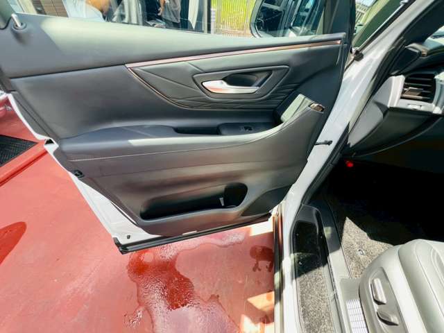 トヨタ アルファード　ハイブリッド ハイブリッド ２．５ Ｚ Ｅ－ＦＯＵＲ ４ＷＤ R6年 (東海) 99