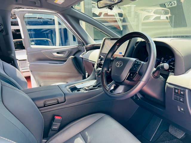 トヨタ アルファード　ハイブリッド ハイブリッド ２．５ Ｚ Ｅ－ＦＯＵＲ ４ＷＤ R6年 (東海) 99