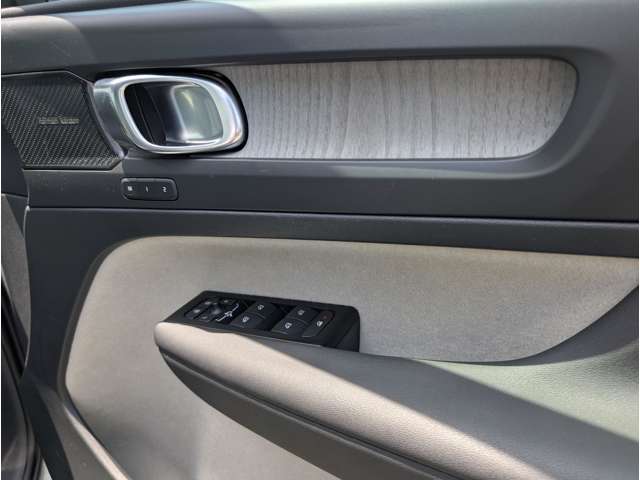 ボルボ ＸＣ４０ Ｂ４ ＡＷＤ インスクリプション ４ＷＤ R3年 (東北) 99