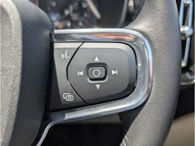 ボルボ ＸＣ４０ Ｂ４ ＡＷＤ インスクリプション ４ＷＤ R3年 (東北) 99