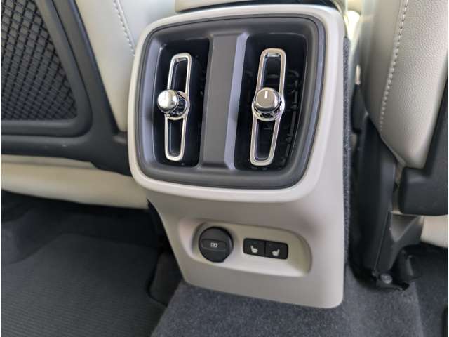 ボルボ ＸＣ４０ Ｂ４ ＡＷＤ インスクリプション ４ＷＤ R3年 (東北) 99