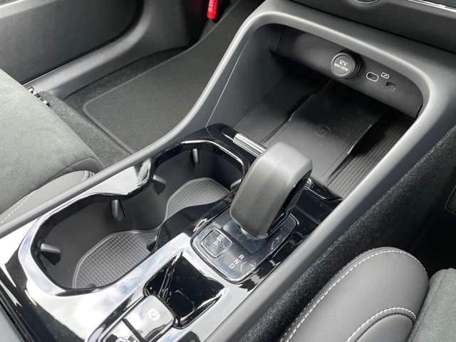 ボルボ ＸＣ４０ ウルトラ Ｂ４ ＡＷＤ ダーク エディション ４ＷＤ R6年 (東北) 99