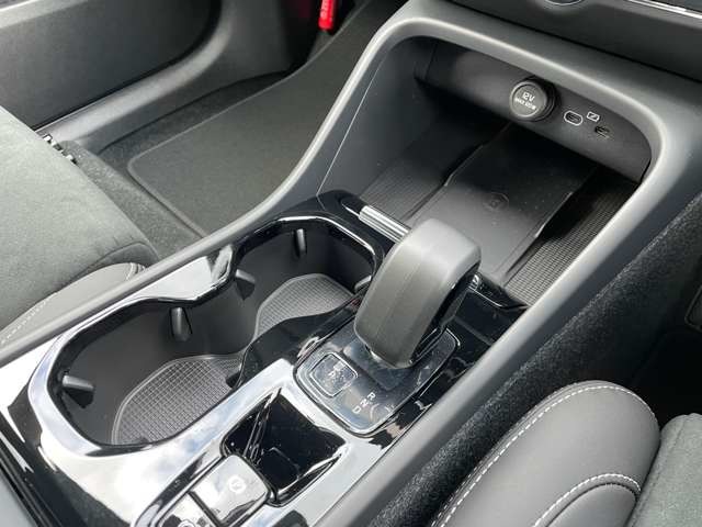 ボルボ ＸＣ４０ ウルトラ Ｂ４ ＡＷＤ ダーク エディション ４ＷＤ R6年 (東北) 99