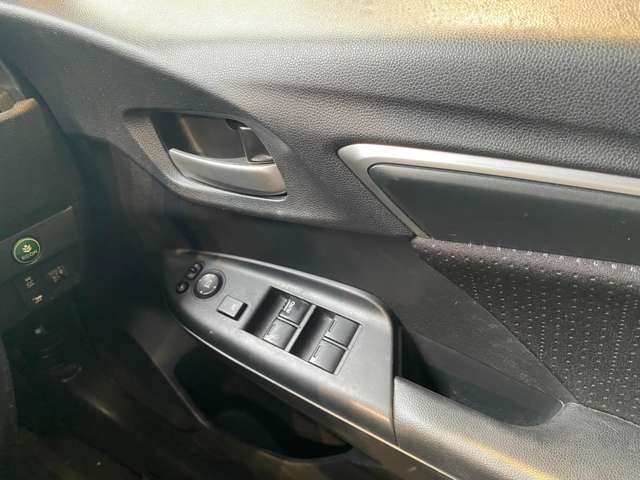 ホンダ フィット　ハイブリッド １．５ ハイブリッド Ｆパッケージ H26年 (九州・沖縄) 99