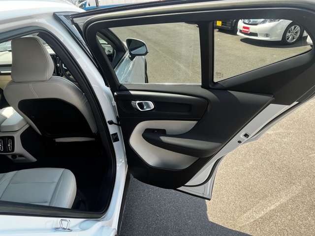 ボルボ ＸＣ４０ Ｂ４ ＡＷＤ インスクリプション ４ＷＤ R4年 (東海) 99