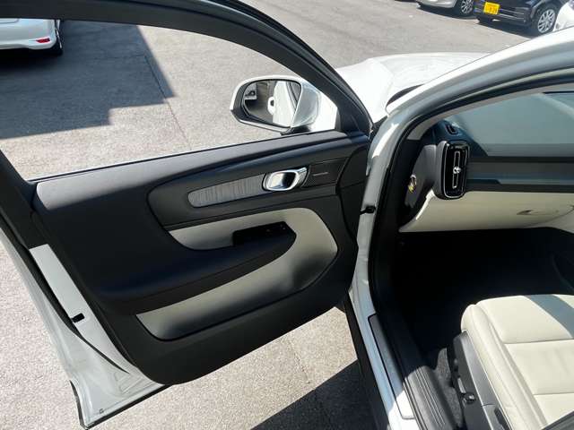 ボルボ ＸＣ４０ Ｂ４ ＡＷＤ インスクリプション ４ＷＤ R4年 (東海) 99