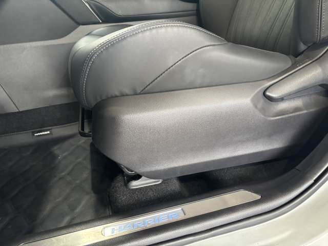 トヨタ ハリアー　ハイブリッド ２．５ ハイブリッド Ｅ－ＦＯＵＲ Ｚ ４ＷＤ R3年 (北海道) 99