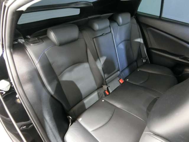 トヨタ プリウス １．８ Ａ プレミアム ツーリングセレクション H29年 (中国) 99