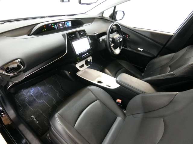 トヨタ プリウス １．８ Ａ プレミアム ツーリングセレクション H29年 (中国) 99