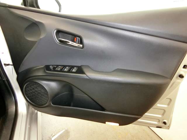 トヨタ プリウス １．８ Ａ ツーリングセレクション H28年 (中国) 99