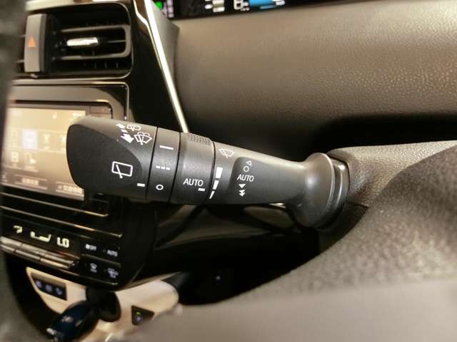 トヨタ プリウス １．８ Ａ ツーリングセレクション H28年 (中国) 99