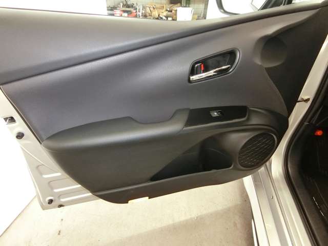 トヨタ プリウス １．８ Ａ ツーリングセレクション H28年 (中国) 99