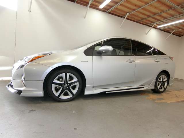 トヨタ プリウス １．８ Ａ ツーリングセレクション H28年 (中国) 99