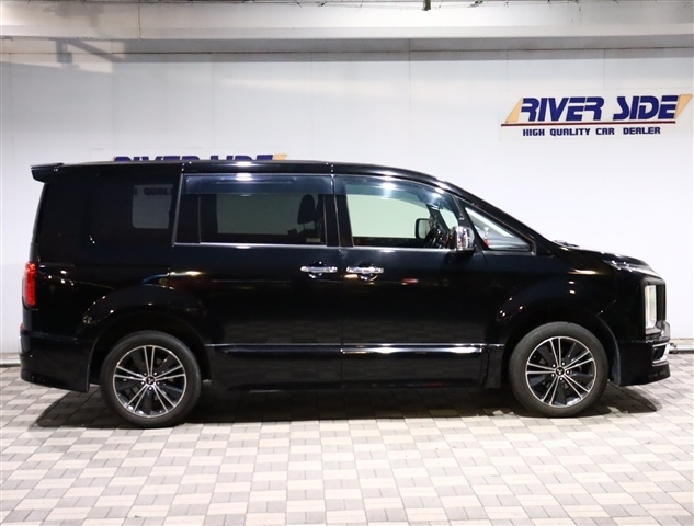 三菱 デリカ　Ｄ：５ アーバンギア ２．２ Ｇ ディーゼルターボ ４ＷＤ R1年 (関東) 99