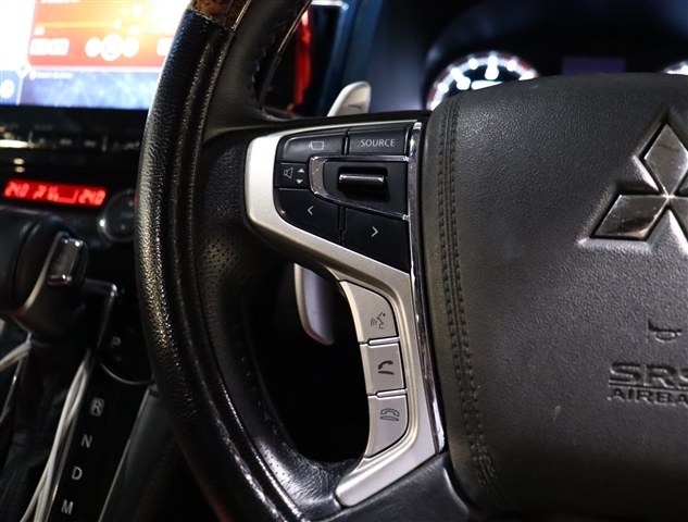 三菱 デリカ　Ｄ：５ アーバンギア ２．２ Ｇ ディーゼルターボ ４ＷＤ R1年 (関東) 99