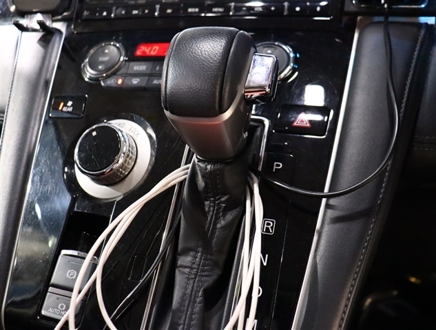 三菱 デリカ　Ｄ：５ アーバンギア ２．２ Ｇ ディーゼルターボ ４ＷＤ R1年 (関東) 99