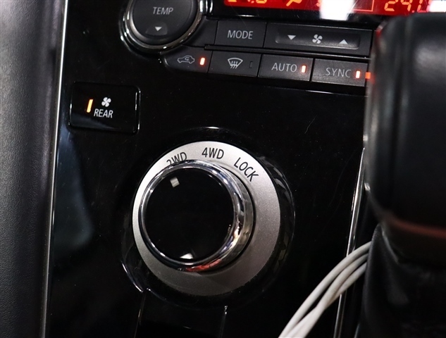 三菱 デリカ　Ｄ：５ アーバンギア ２．２ Ｇ ディーゼルターボ ４ＷＤ R1年 (関東) 99