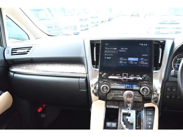 トヨタ アルファード　ハイブリッド ハイブリッド ２．５ エグゼクティブ ラウンジ Ｅ－ＦＯＵＲ ４ＷＤ R4年 (近畿) 99