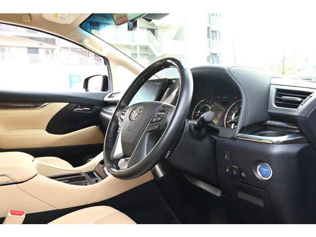 トヨタ アルファード　ハイブリッド ハイブリッド ２．５ エグゼクティブ ラウンジ Ｅ－ＦＯＵＲ ４ＷＤ R4年 (近畿) 99