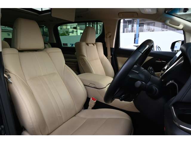 トヨタ アルファード　ハイブリッド ハイブリッド ２．５ エグゼクティブ ラウンジ Ｅ－ＦＯＵＲ ４ＷＤ R4年 (近畿) 99