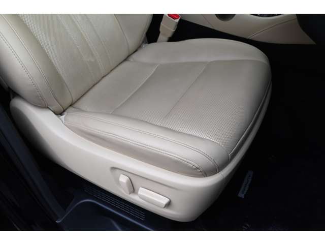 トヨタ アルファード　ハイブリッド ハイブリッド ２．５ エグゼクティブ ラウンジ Ｅ－ＦＯＵＲ ４ＷＤ R4年 (近畿) 99