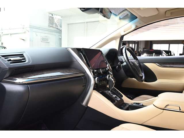 トヨタ アルファード　ハイブリッド ハイブリッド ２．５ エグゼクティブ ラウンジ Ｅ－ＦＯＵＲ ４ＷＤ R4年 (近畿) 99