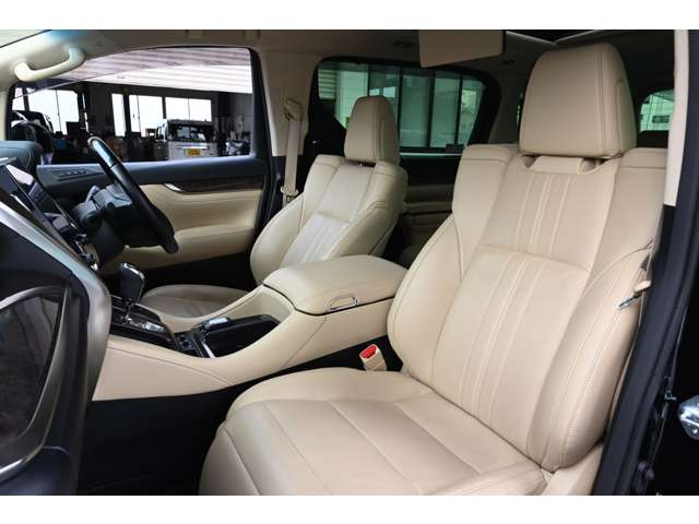 トヨタ アルファード　ハイブリッド ハイブリッド ２．５ エグゼクティブ ラウンジ Ｅ－ＦＯＵＲ ４ＷＤ R4年 (近畿) 99