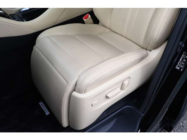 トヨタ アルファード　ハイブリッド ハイブリッド ２．５ エグゼクティブ ラウンジ Ｅ－ＦＯＵＲ ４ＷＤ R4年 (近畿) 99