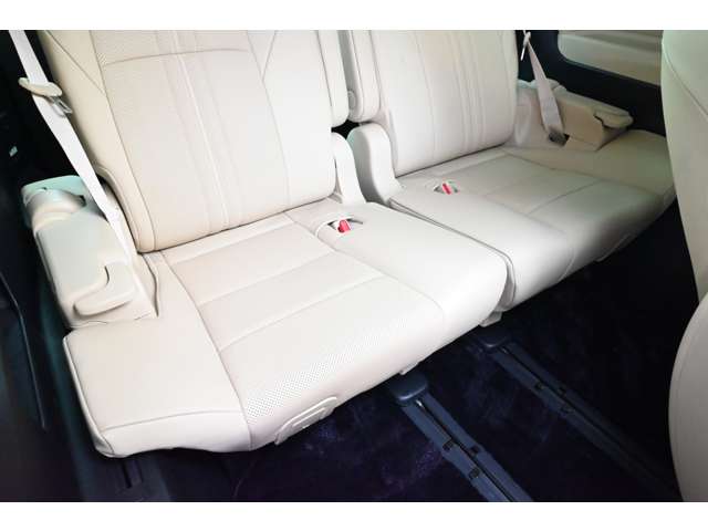 トヨタ アルファード　ハイブリッド ハイブリッド ２．５ エグゼクティブ ラウンジ Ｅ－ＦＯＵＲ ４ＷＤ R4年 (近畿) 99