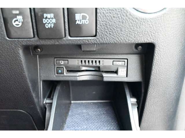 トヨタ アルファード　ハイブリッド ハイブリッド ２．５ エグゼクティブ ラウンジ Ｅ－ＦＯＵＲ ４ＷＤ R4年 (近畿) 99