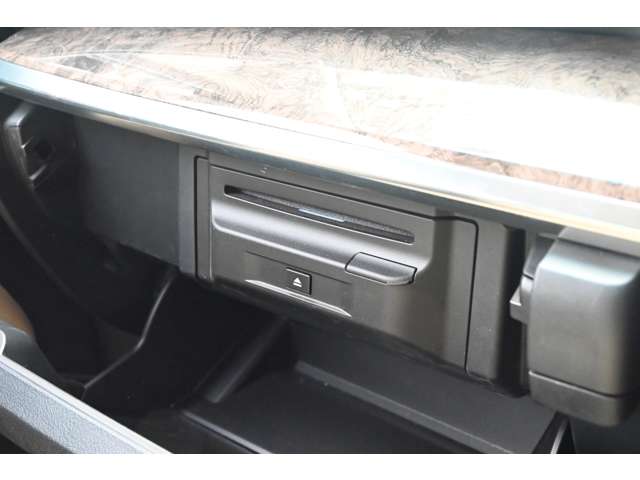 トヨタ アルファード　ハイブリッド ハイブリッド ２．５ エグゼクティブ ラウンジ Ｅ－ＦＯＵＲ ４ＷＤ R4年 (近畿) 99