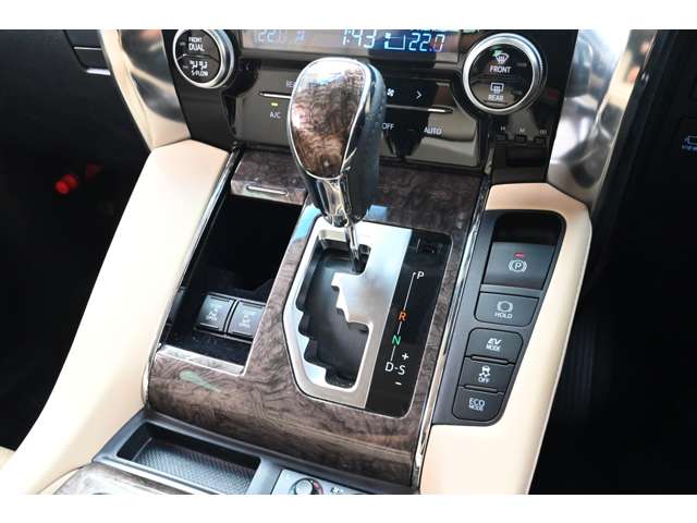 トヨタ アルファード　ハイブリッド ハイブリッド ２．５ エグゼクティブ ラウンジ Ｅ－ＦＯＵＲ ４ＷＤ R4年 (近畿) 99